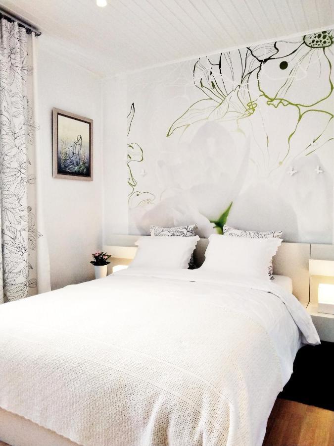 Les Chambourlettes Bed & Breakfast Mons Bagian luar foto